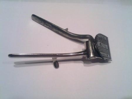 La primera cortadora de cabello.
