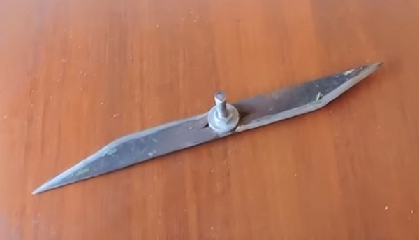  Cuchillo de metal afilado