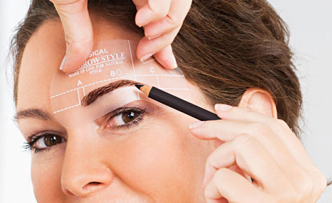  Dibuja la forma deseada de las cejas.