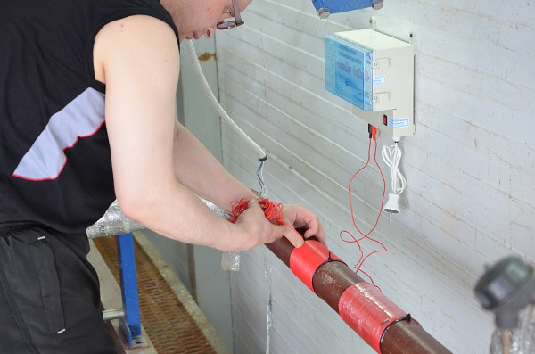  Filtro electromagnético para agua Aquaschit Du 60 en la sala de calderas de Moscú