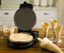  Gofres en una máquina eléctrica de gofres.