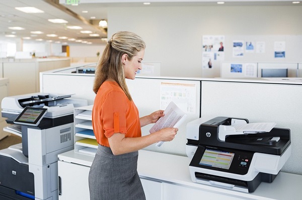 El trabajo del dispositivo en la oficina.