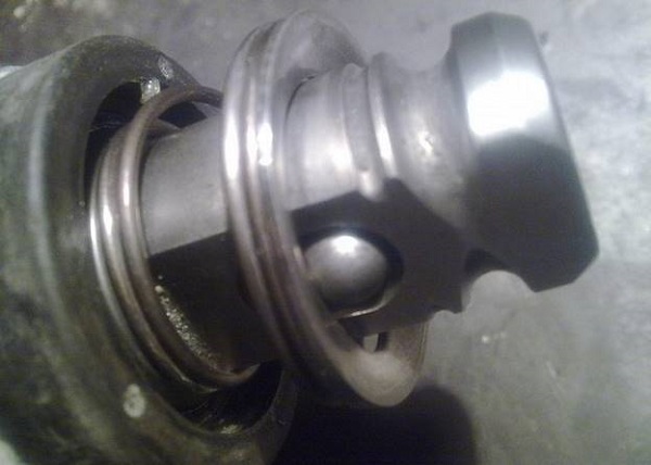  Bola bajo el puck