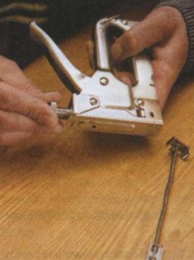  Destornille los tornillos.