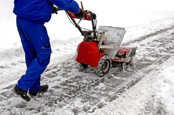  Arado de nieve autopropulsado