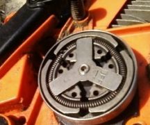  Sustitución de un asterisco en una motosierra