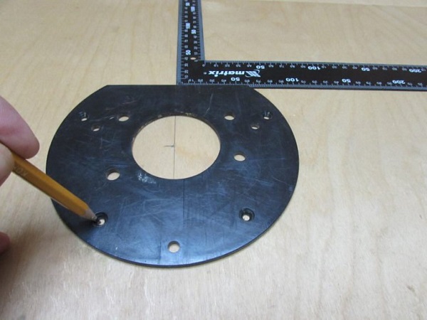  Disposición para tornillos de montaje