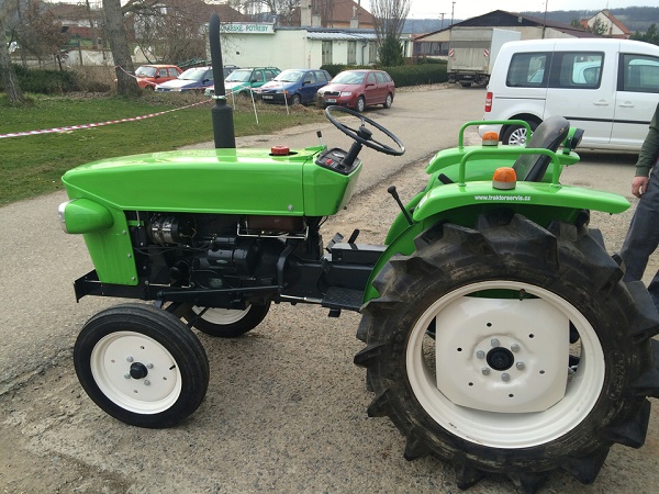  Mini tractor de tracción trasera