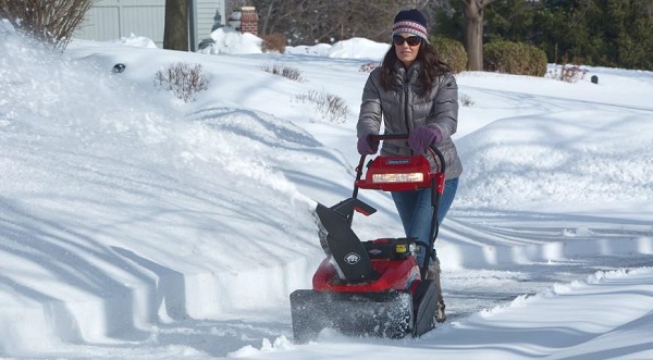  Trabajadora lanzadora de nieve