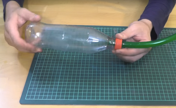  Tornillo en la botella