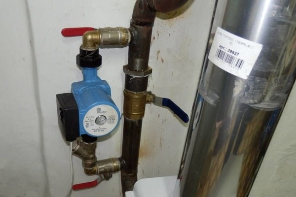  Nudo para la instalación de la bomba de circulación.