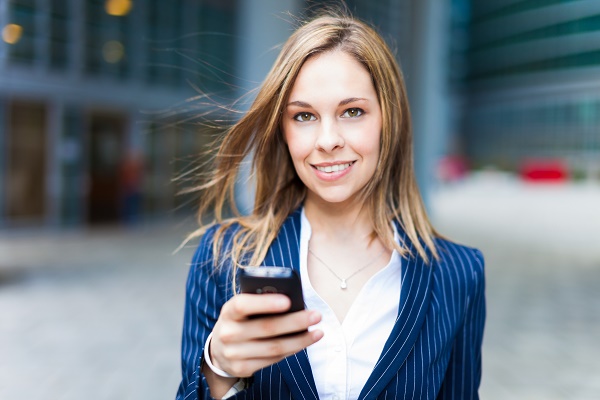  Chica con telefono