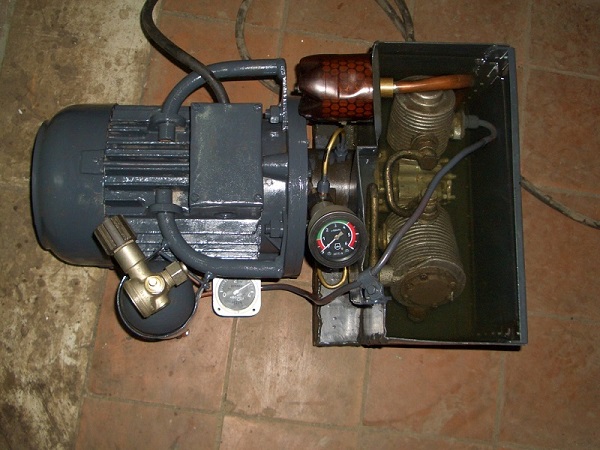  Compresor de dos etapas con cabezal AK-150.