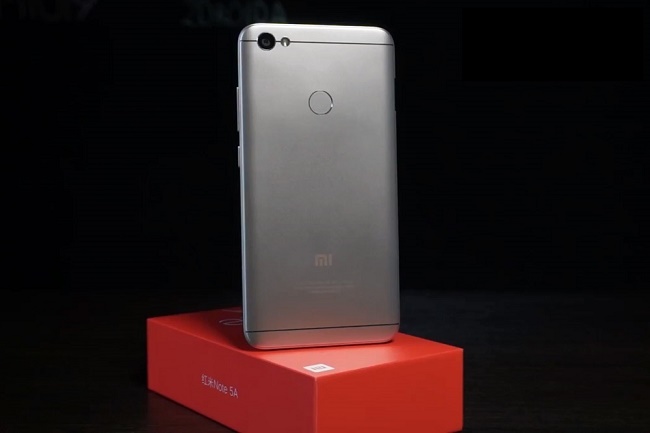  La parte trasera del smartphone.