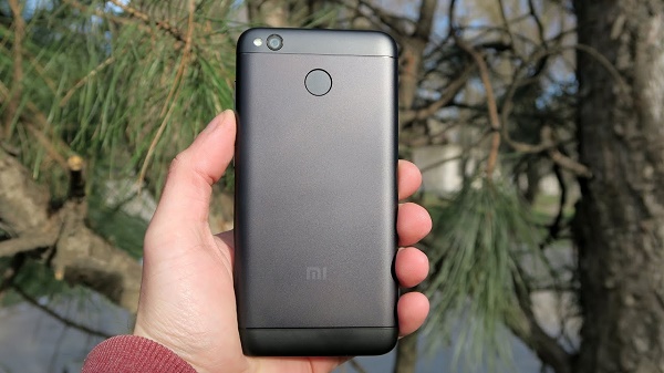  Smartphone in der Hand