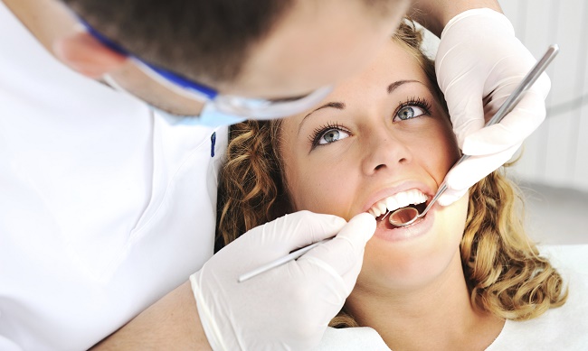  Chica en el dentista
