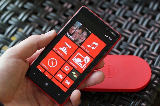  Nokia Lumia 820 kablosuz şarj