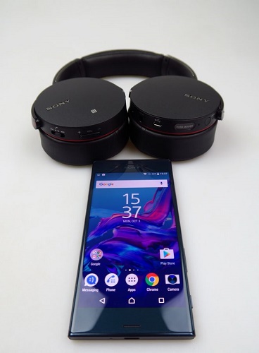  Smartphone mit Kopfhörer