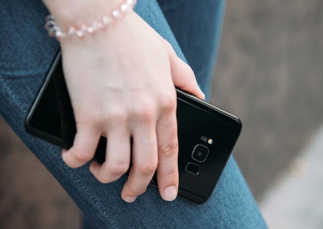 Smartphone na mão