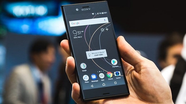  Sony Xperia XZS στην παλάμη του χεριού σας