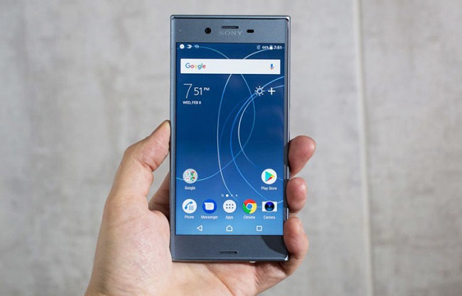  Sony Xperia XZS στην παλάμη του χεριού σας