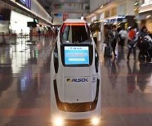  En el metro de Tokio los robots comenzarán a ayudar a los pasajeros.