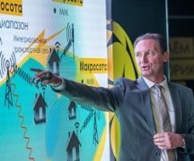  Primera sesión de comunicación holográfica.
