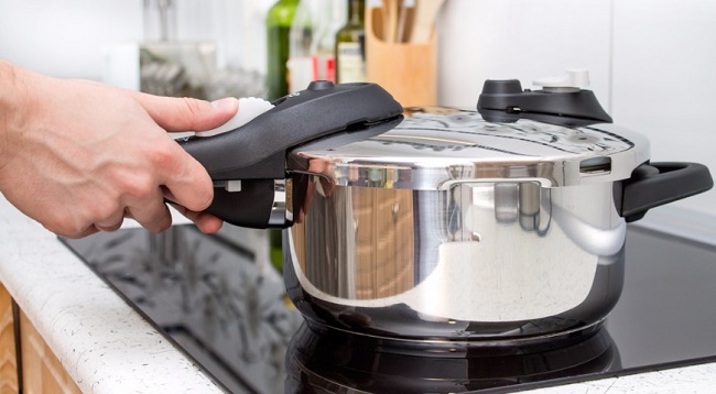 Cocinar en una olla a presión.